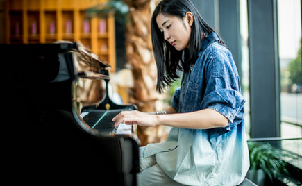 服裝加工：過(guò)氣的衣服如何處理？生活才能散發(fā)“第二春”
