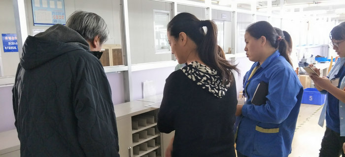 劉潭服裝邀請專家孫陸宇教授對生產(chǎn)加工管理進行現(xiàn)場指導