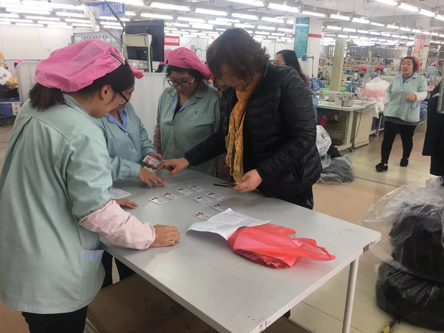 劉潭服裝員工返鄉
