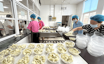 夏至餛飩飄香，劉潭服裝溫情暖人心