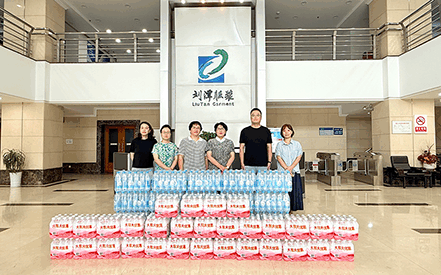 社區清涼送一線 關懷沁潤企業心——楊木橋社區到劉潭服裝開展慰問活動